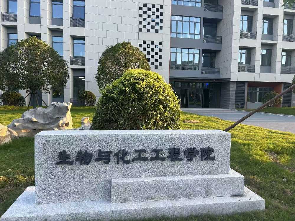 陆河县扬州职业大学体育场高杆灯项目